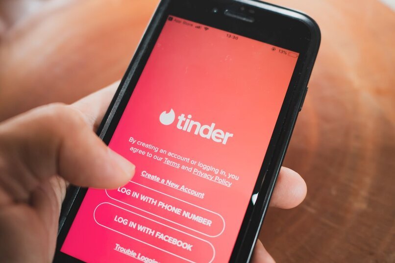 Quels sont les problèmes que Tinder rencontre avec la déconnexion des entreprises?