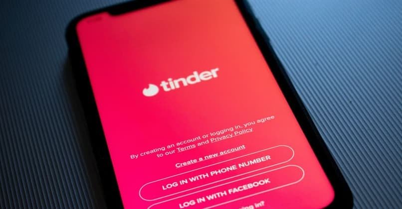 Comment le paiement de l'abonnement est-il effectué sur Tinder?
