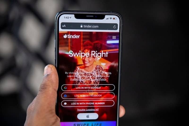 Comment puis-je reprendre les discussions ou les messages sur Tinder?